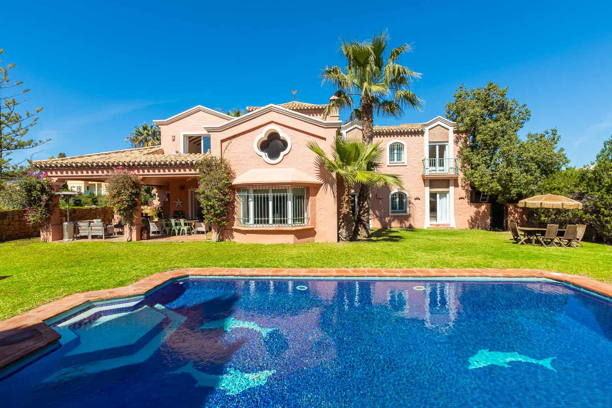 Detached Villa for sale in El Paraiso R4015480