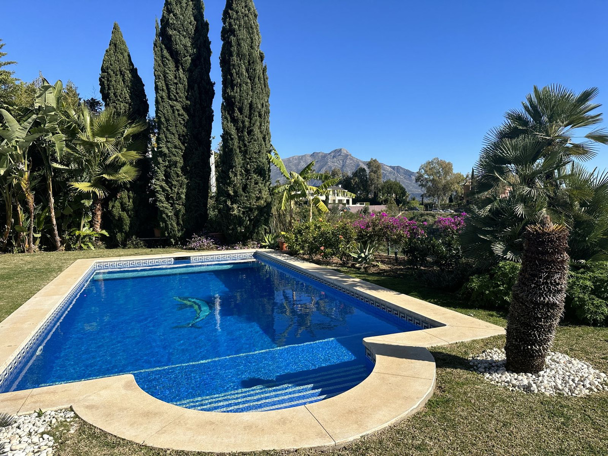 Detached Villa for sale in Monte Halcones, Costa del Sol