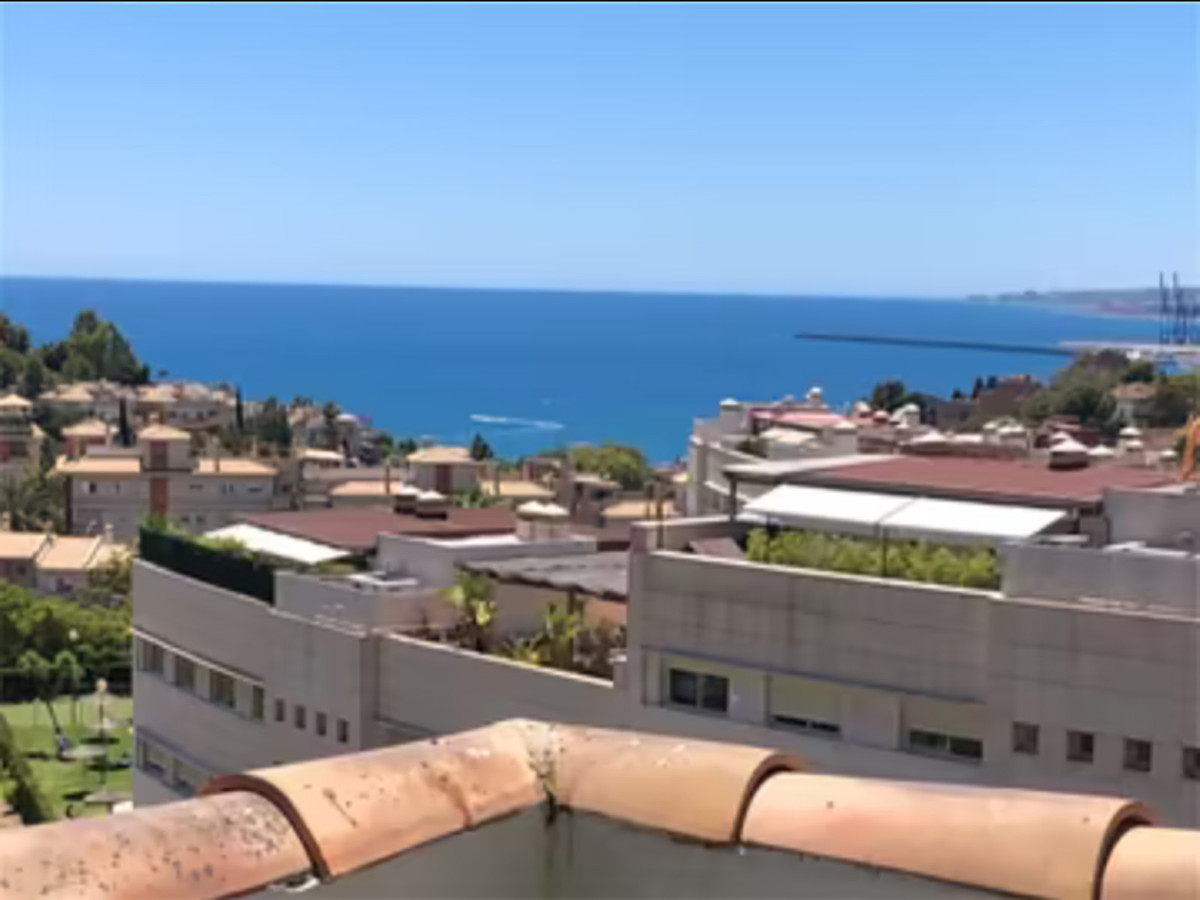 Cornered Penthouse, Malaga city East, Costa del Sol.
4 Bedrooms, 2 Bathrooms, Built 228 m².

Setting, Spain