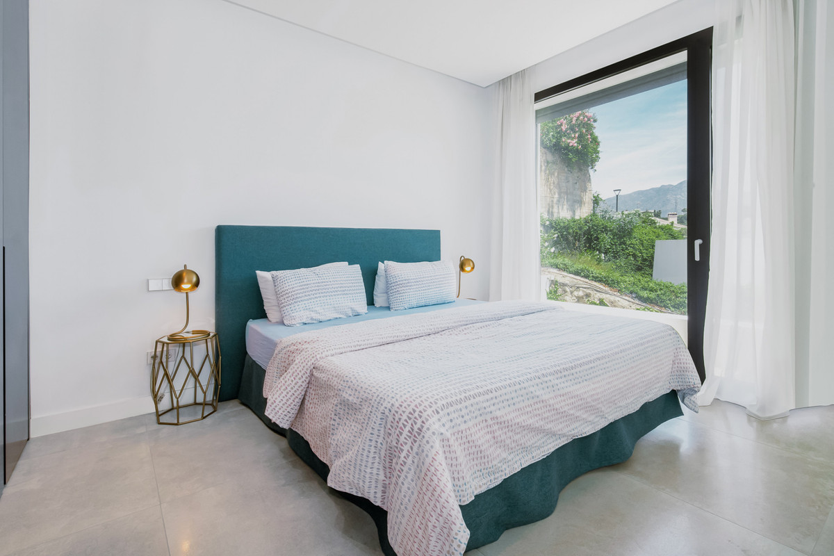 6 bedroom Villa For Sale in La Quinta, Málaga - thumb 18