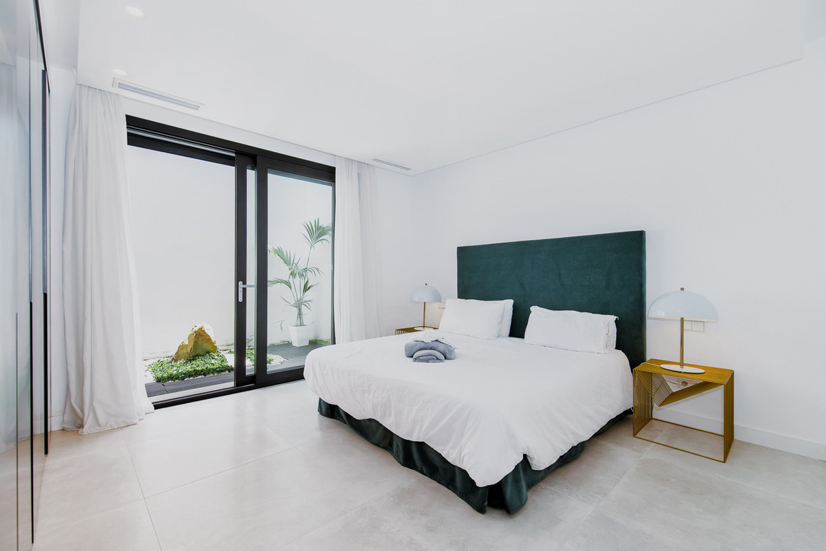 6 bedroom Villa For Sale in La Quinta, Málaga - thumb 20