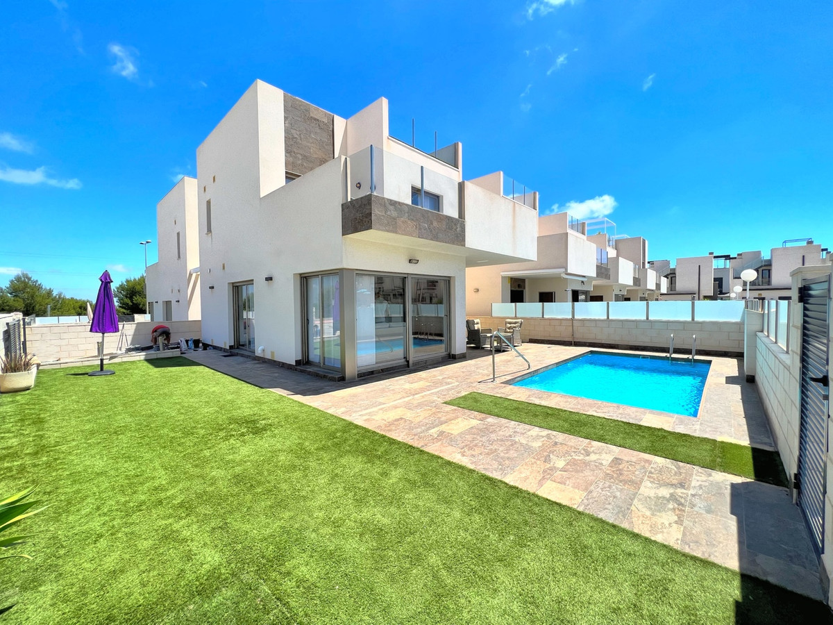 Beautiful detached villa, recently built in a popular, growing area with close proximity to supermar, Spain