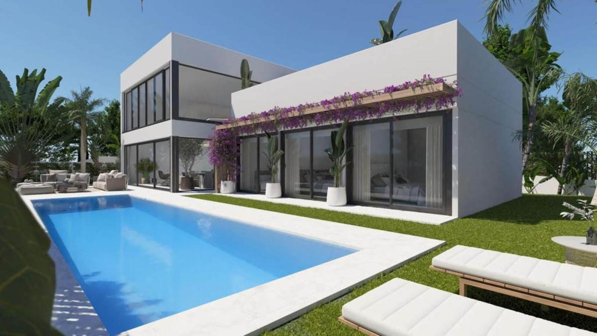 Detached Villa for sale in Estepona R4649584