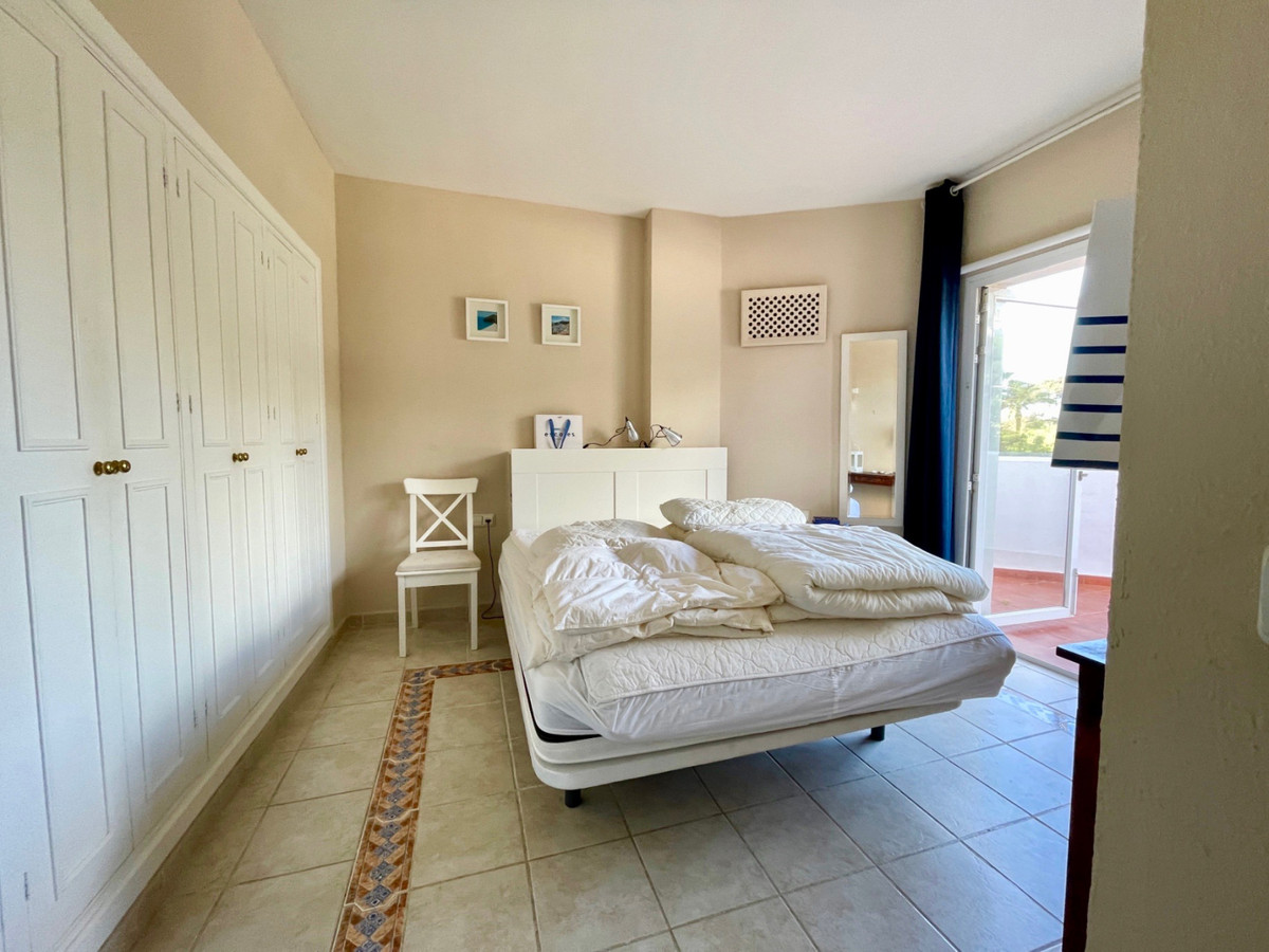 Apartment Middle Floor in Puerto de Cabopino, Costa del Sol
