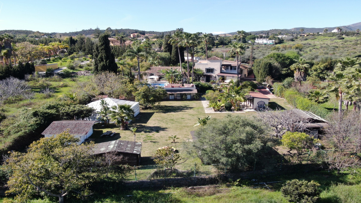 Wonderful finca for sale in the area of Estepona near the Laguna Village shopping center and the bea, Spain