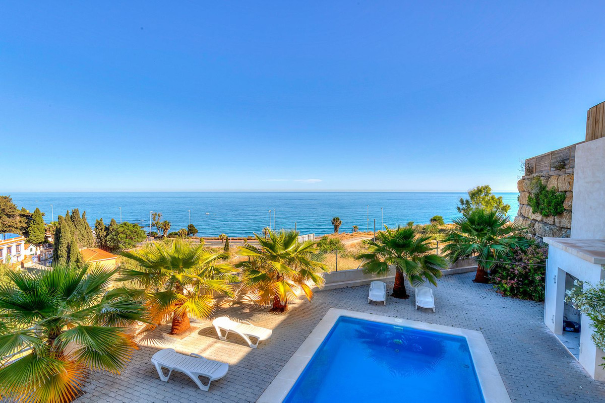 Your stunning villa next to the beach in Torremuelle!
This exceptional villa built to the highest st, Spain
