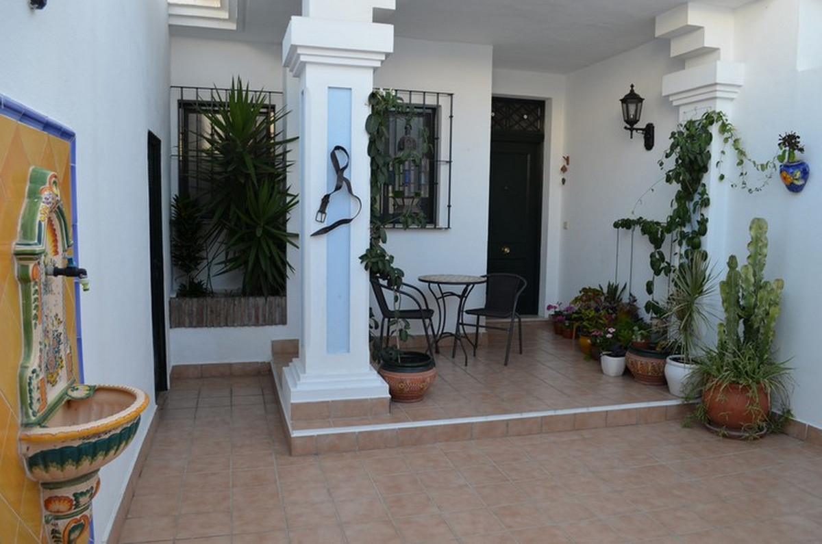 Villa for sale in San Pedro de Alcántara, Costa del Sol