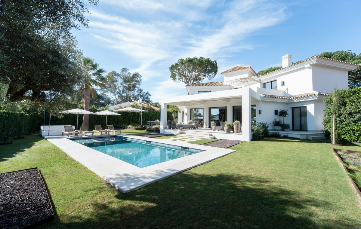 Detached Villa for sale in Los Monteros R4228327
