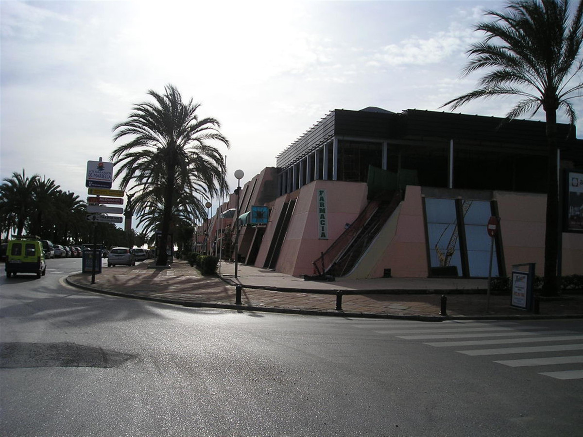 Commercial for sale in Puerto Banús