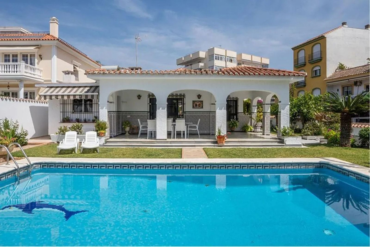  Villa, Individuelle  en vente   à Marbella