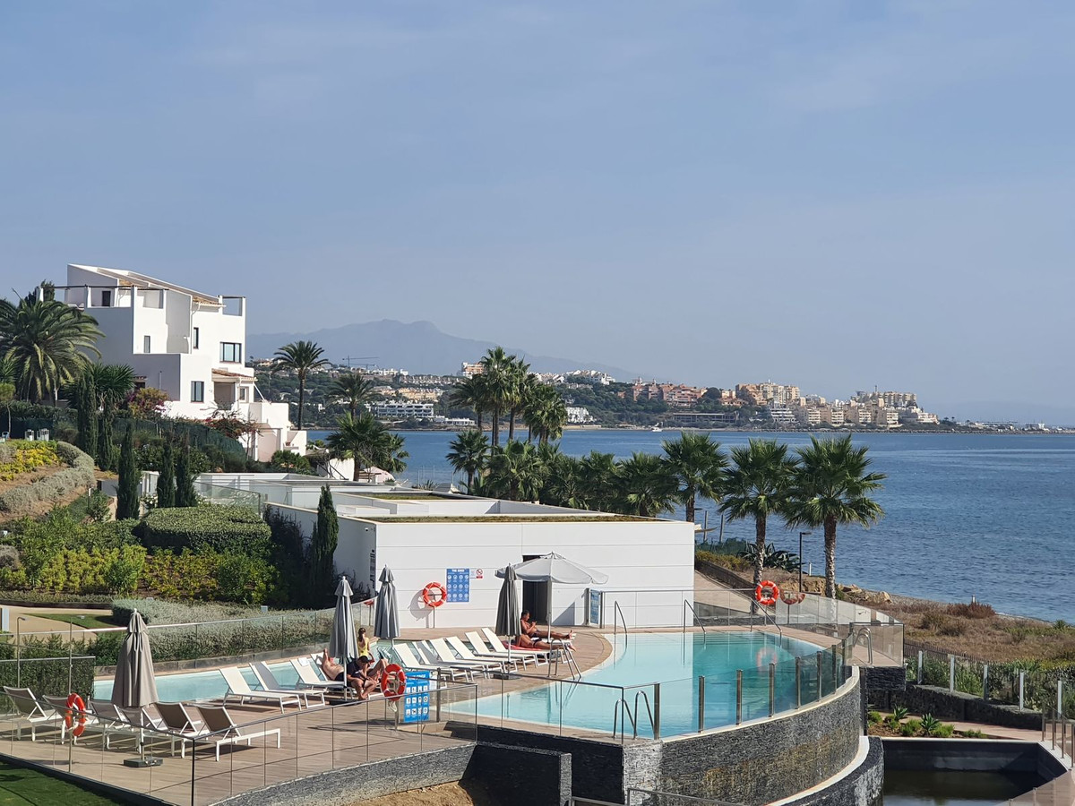 Middle Floor Apartment for sale in Estepona R4167619