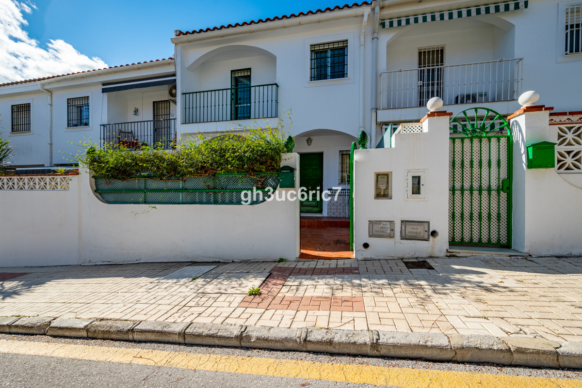 4 bedroom Townhouse For Sale in Playamar, Málaga