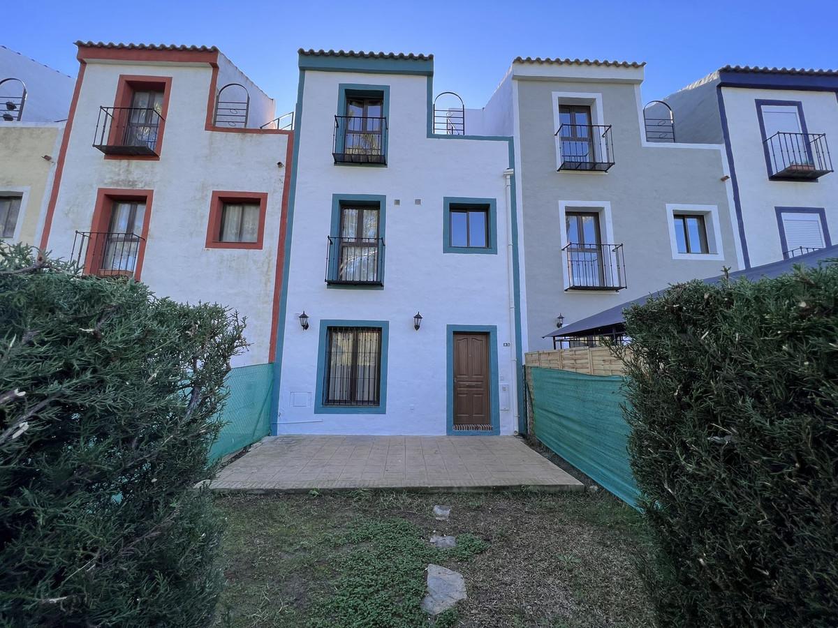 3 Bedroom Townhouse For Sale Casares, Costa del Sol - HP4216858