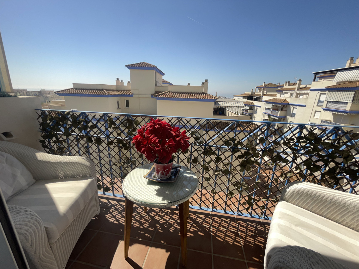 Middle Floor Apartment for sale in Estepona R4706716