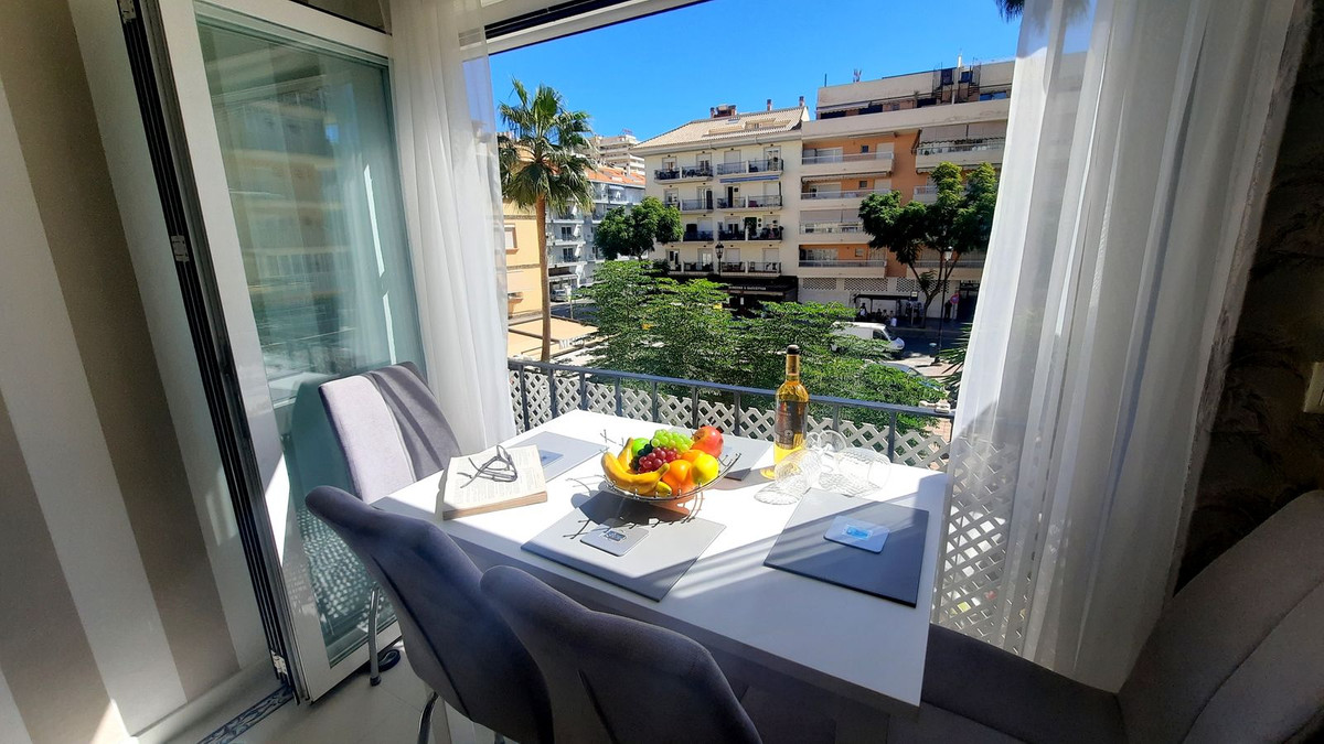Location, location, location!!! Top floor apartment for sale in one of he main avenues in Fuengirola Spain
