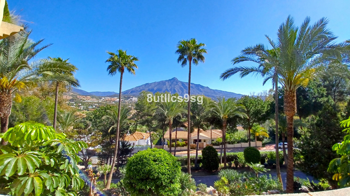 2 Bedroom Middle Floor Apartment For Sale Nueva Andalucía