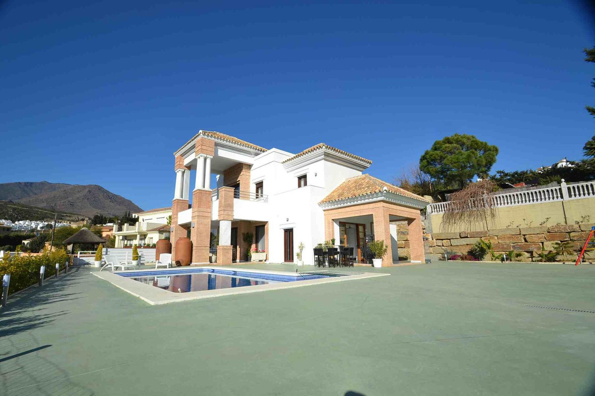 						Villa  Detached
													for sale 
																			 in Valle Romano
					