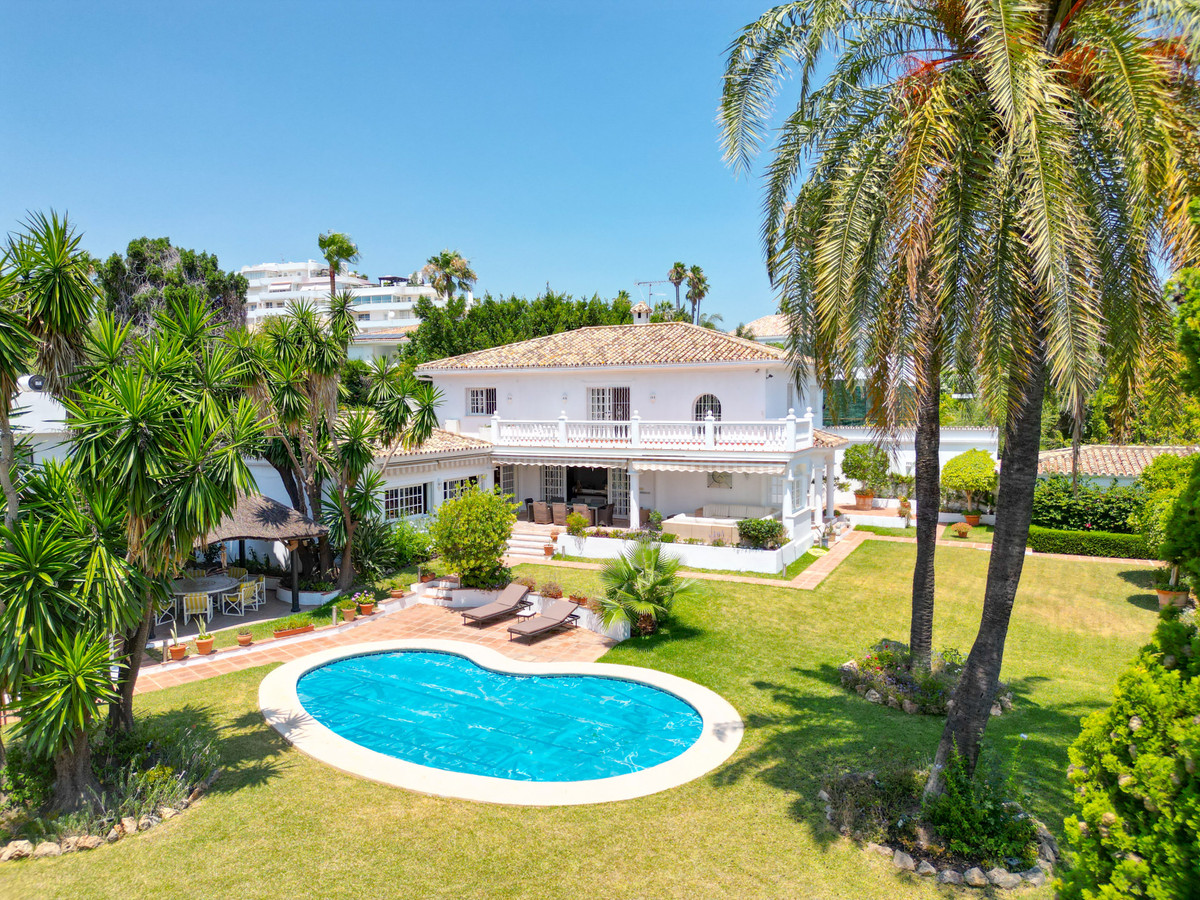 Detached Villa for sale in Guadalmina Alta R4359994