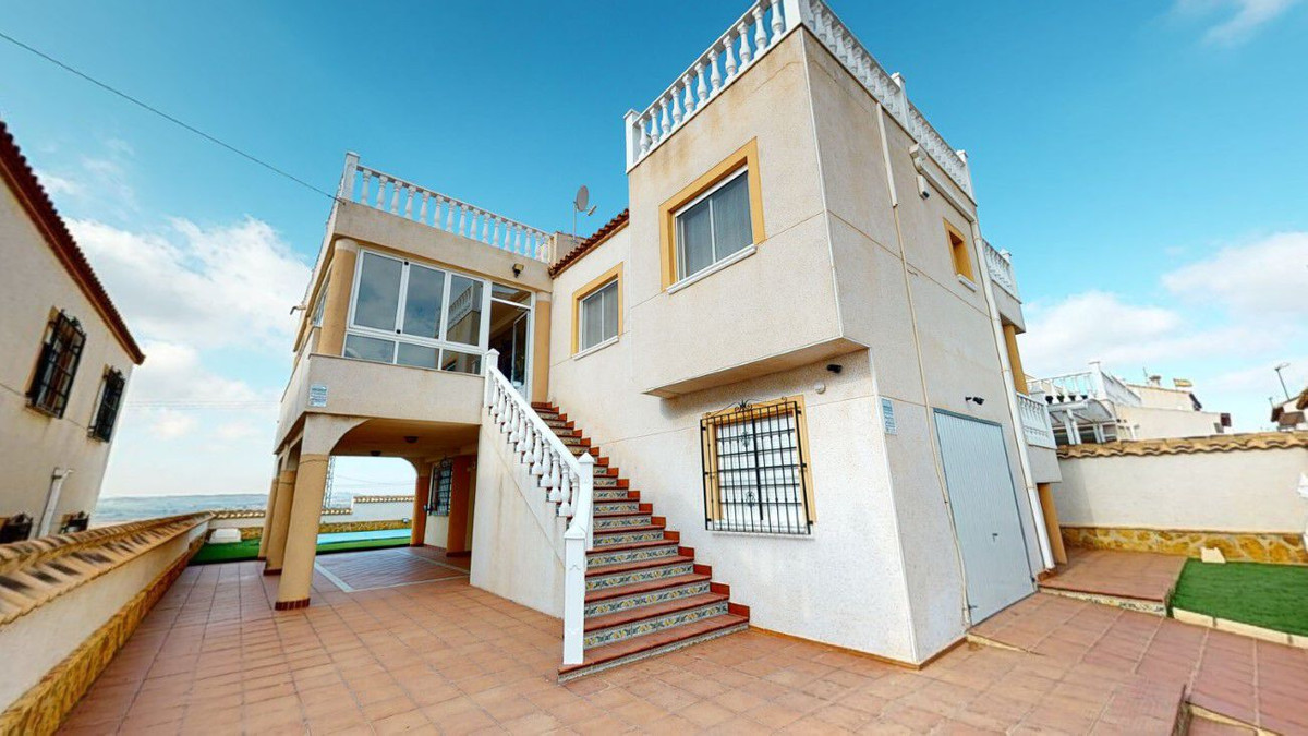 A fantastic South Facing large detached Villa with large pool.
This South Facing, Four bedroomed, st, Spain