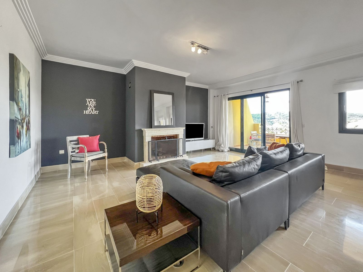 2 Bedroom Middle Floor Apartment For Sale Sotogrande, Costa del Sol - HP4434271