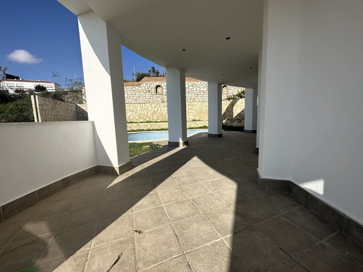 4 bedroom Villa For Sale in Benalmadena Costa, Málaga - thumb 3