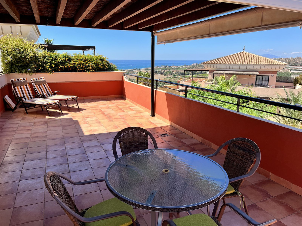 Penthouse with open sea views rooftop in excellent conditions, in a gated community with gardens and, Spain