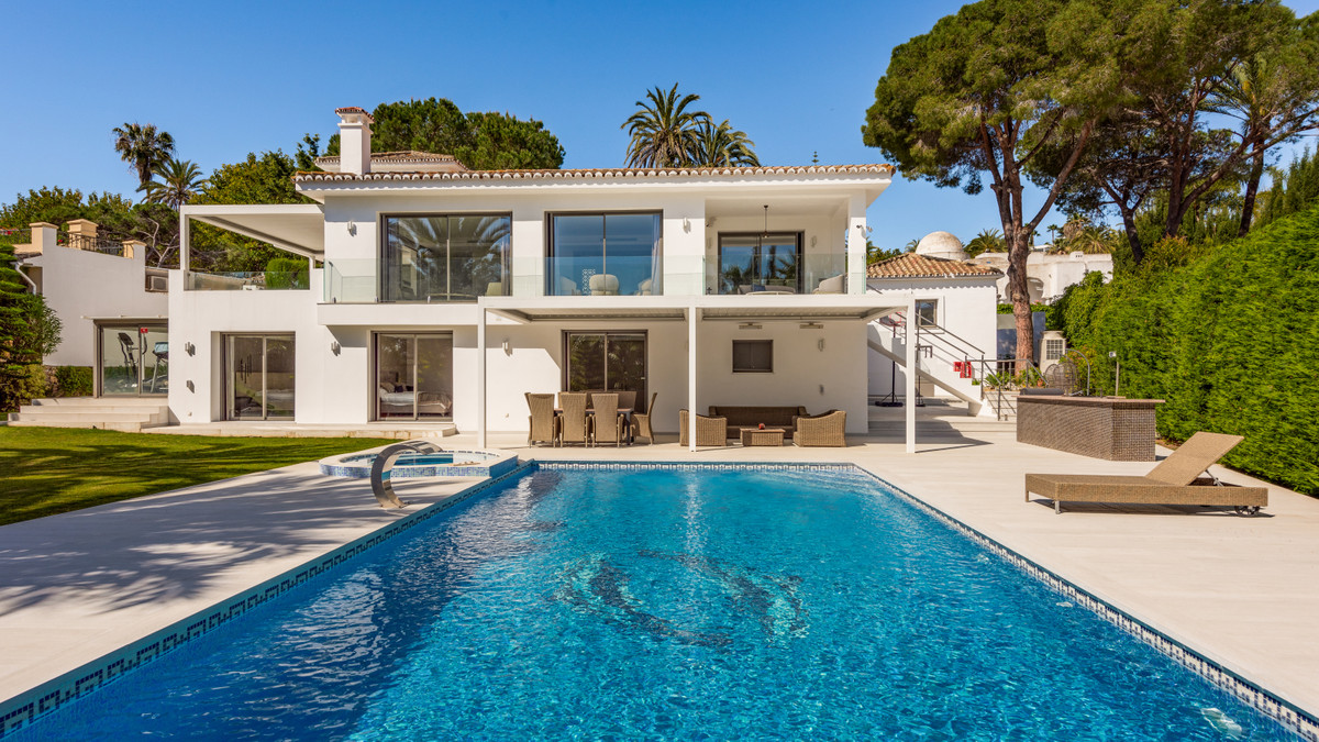 Detached Villa for sale in Marbella R3945406
