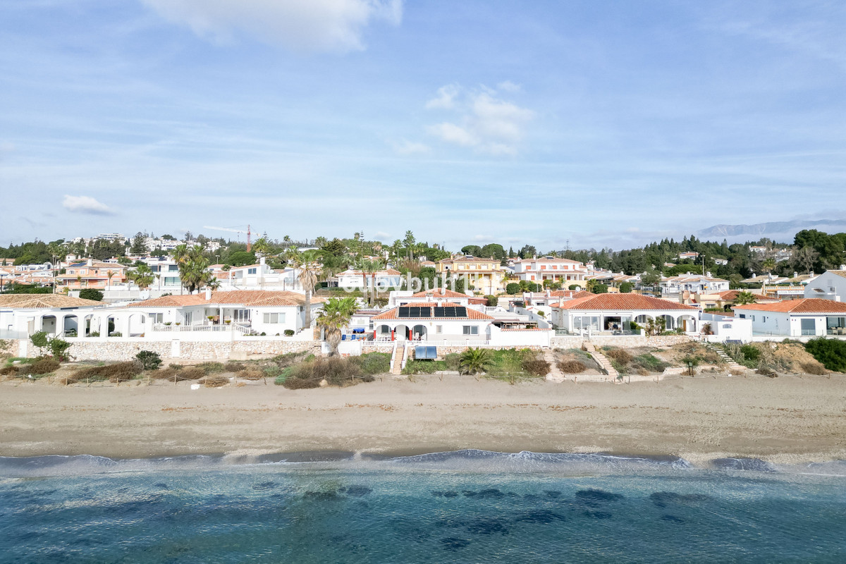 Detached Villa for sale in El Chaparral, Costa del Sol