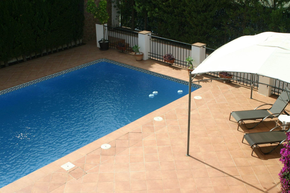 Villa te koop in Alhaurín el Grande R4657555
