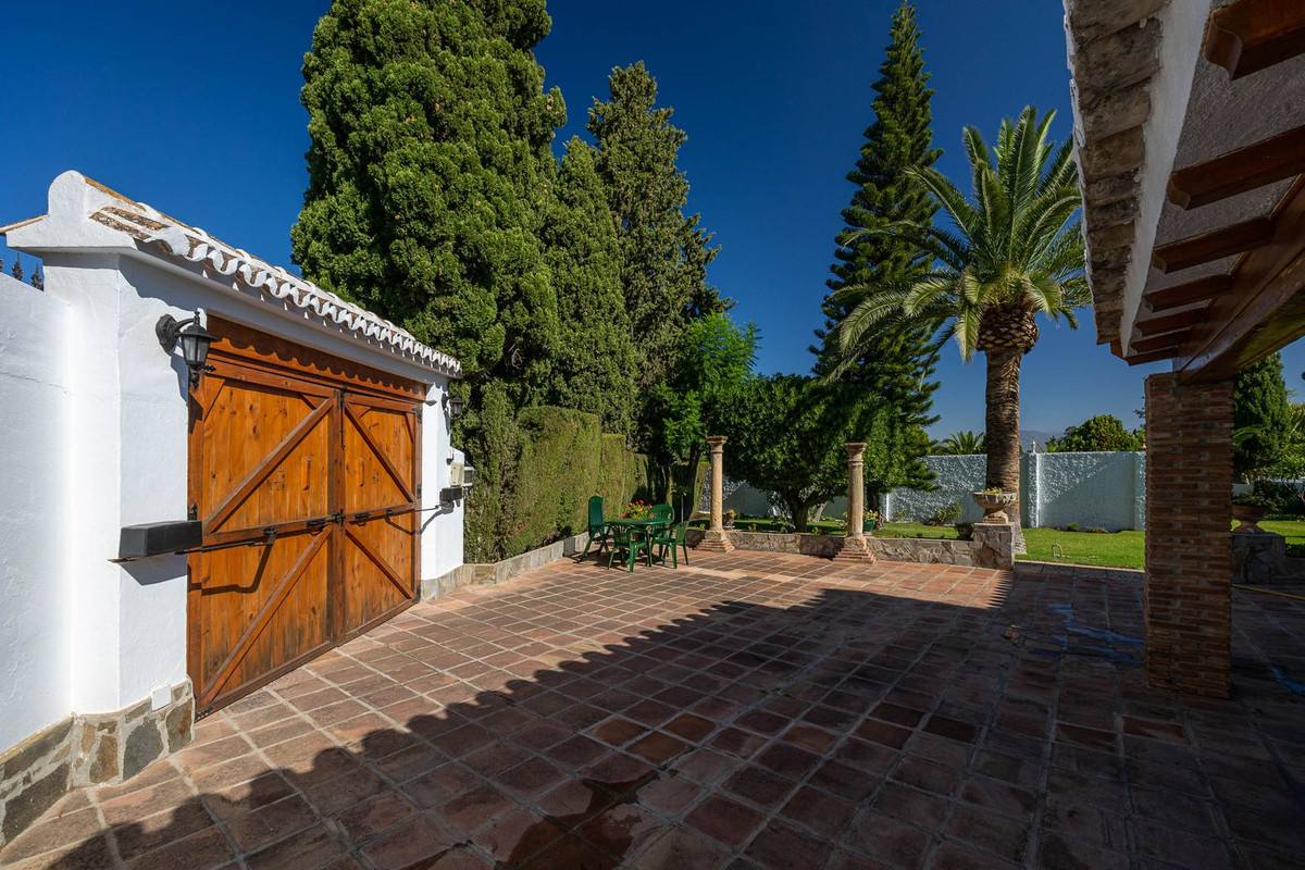 Villa te koop in Alhaurín de la Torre R4394590