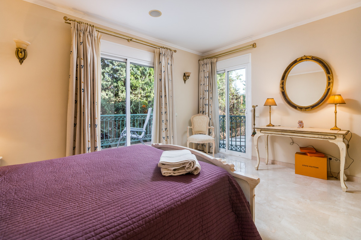 4 bedroom Villa For Sale in New Golden Mile, Málaga - thumb 16