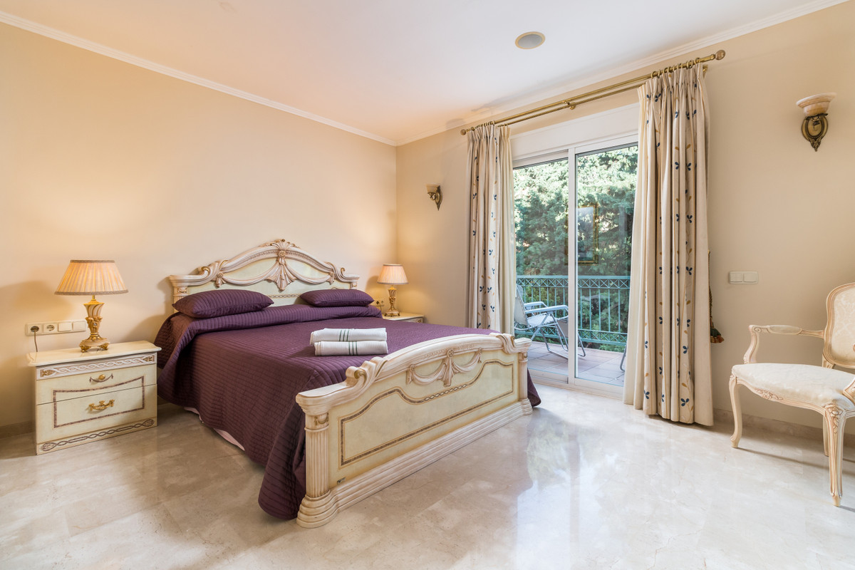 4 bedroom Villa For Sale in New Golden Mile, Málaga - thumb 28