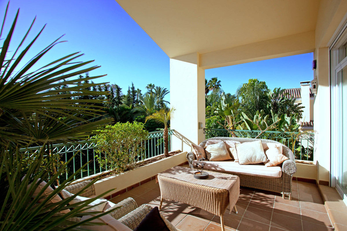4 bedroom Villa For Sale in New Golden Mile, Málaga - thumb 41