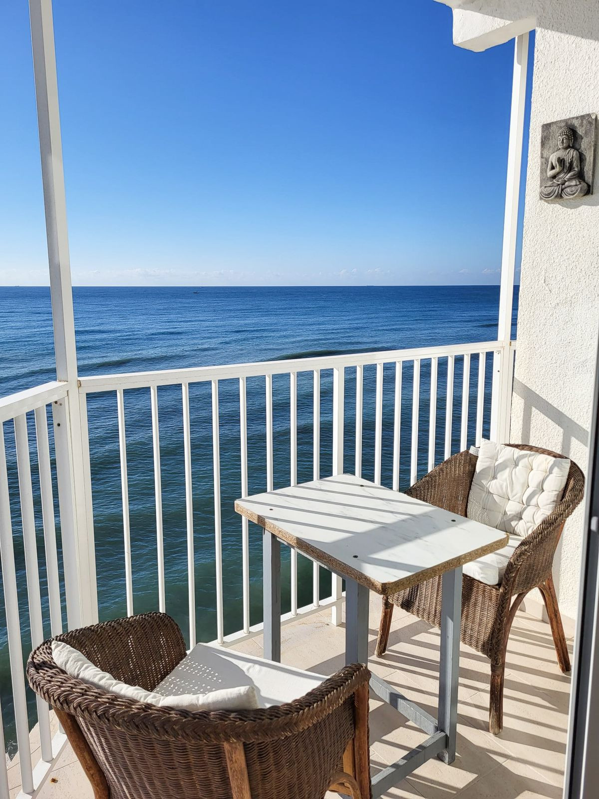 FIRST LINE BEACH!

Located steps away from the beach we find this excellent apartment with panoramic, Spain