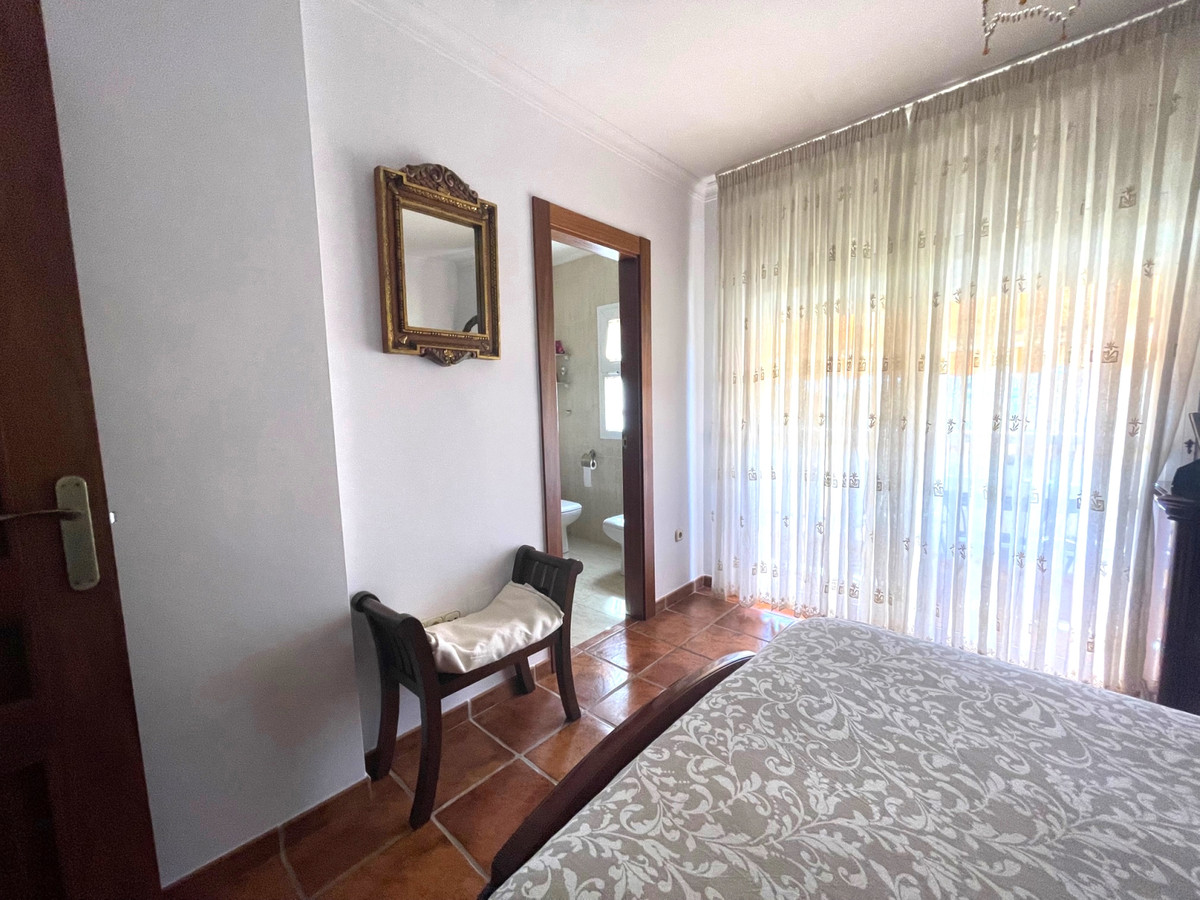 4 bedroom Villa For Sale in Calahonda, Málaga - thumb 34