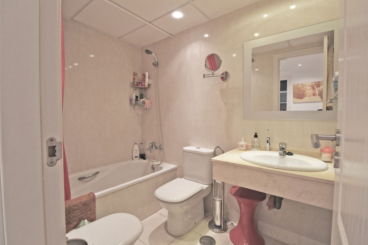 1 bedroom Apartment For Sale in The Golden Mile, Málaga - thumb 18