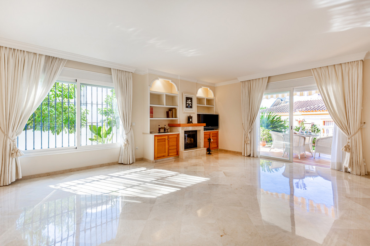 5 bed Property For Sale in La Quinta, Costa del Sol - thumb 14