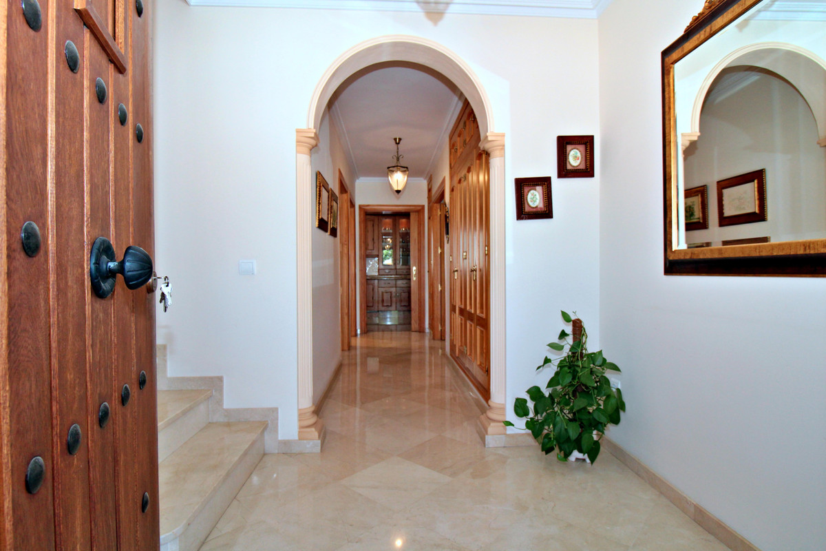 5 bed Property For Sale in La Quinta, Costa del Sol - thumb 2