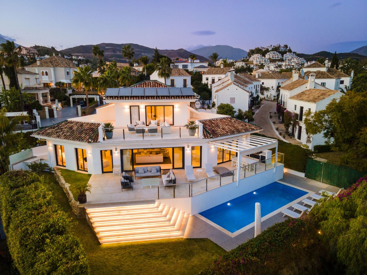 Vrijstaande Villa te koop in Nueva Andalucía R4276321