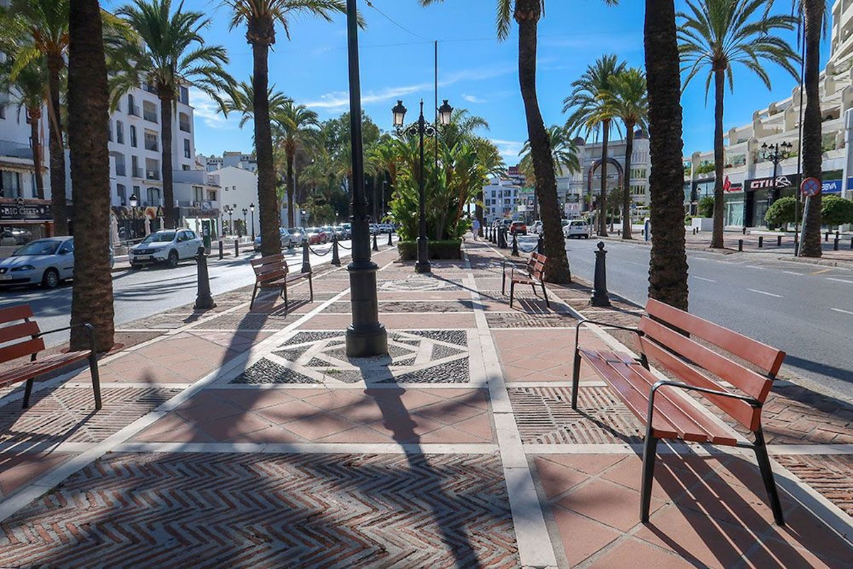 						Commercial  Business
													for sale 
																			 in Puerto Banús
					