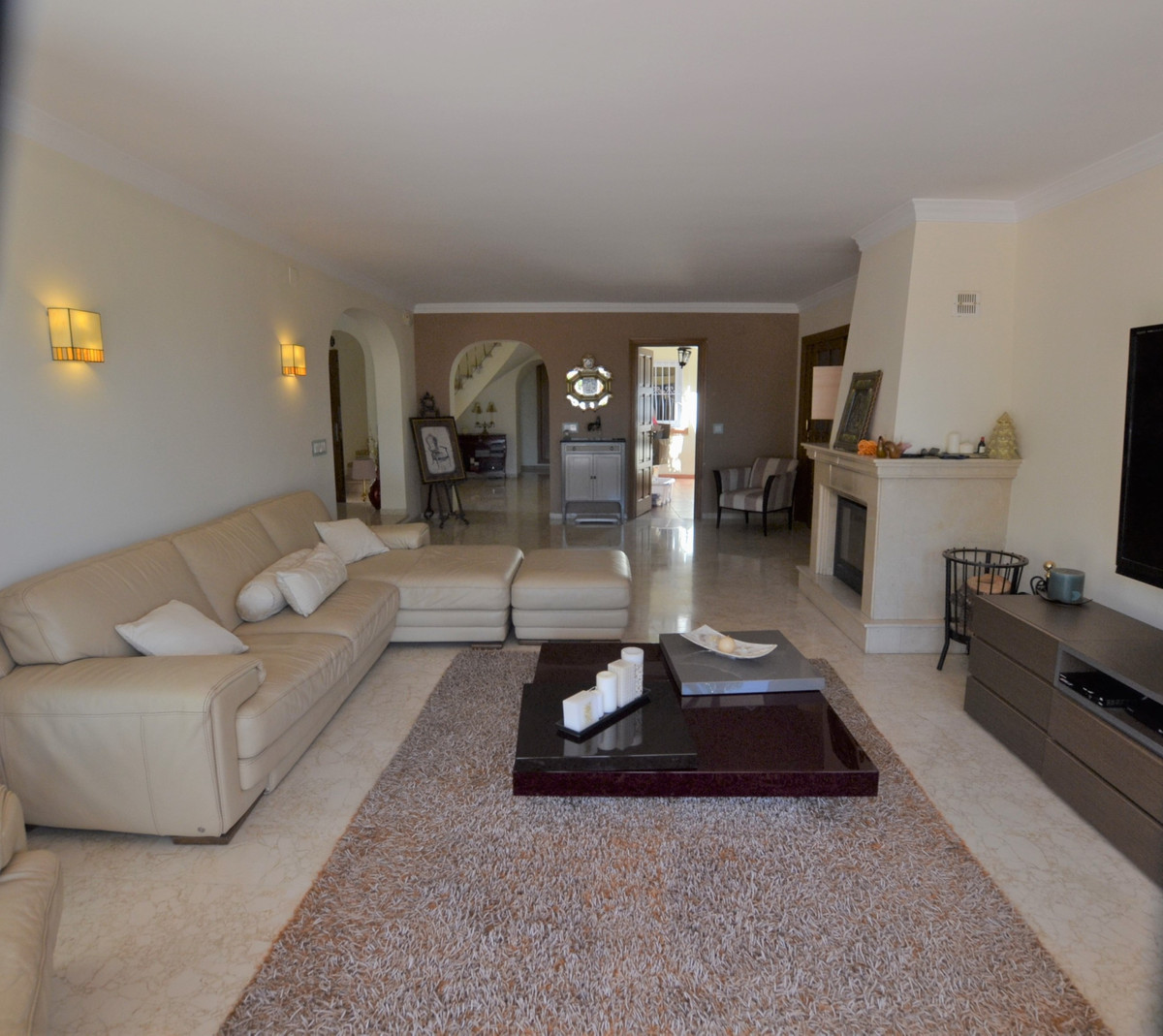 5 bedroom Villa For Sale in Calahonda, Málaga - thumb 9