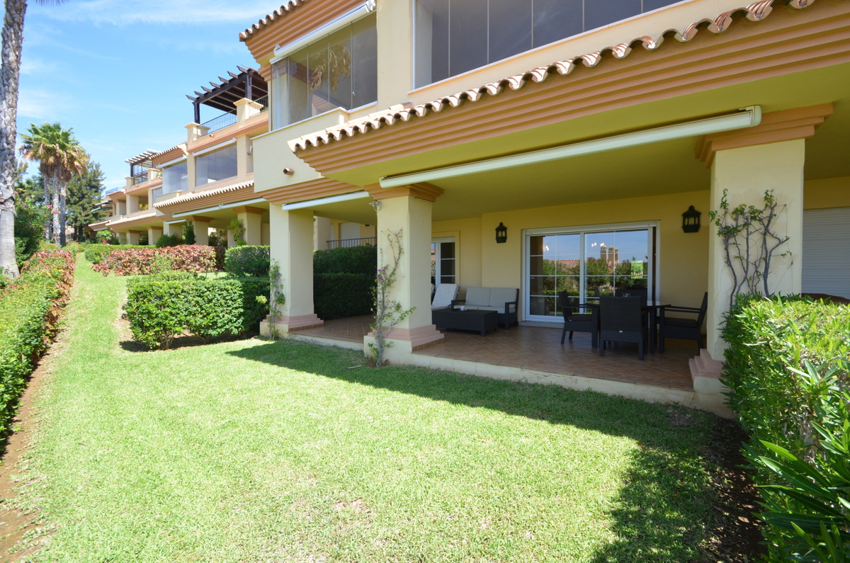 Wonderful ground floor apartment in umbeatable conditions with private garden, located in a quiet ur, Spain