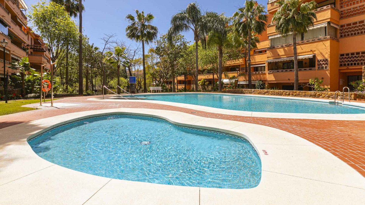 Ground Floor Apartment for sale in Marbella R4710952