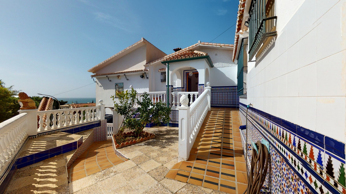 Fantastic villa in one of the best urbanisations of the eastern Costa del Sol.