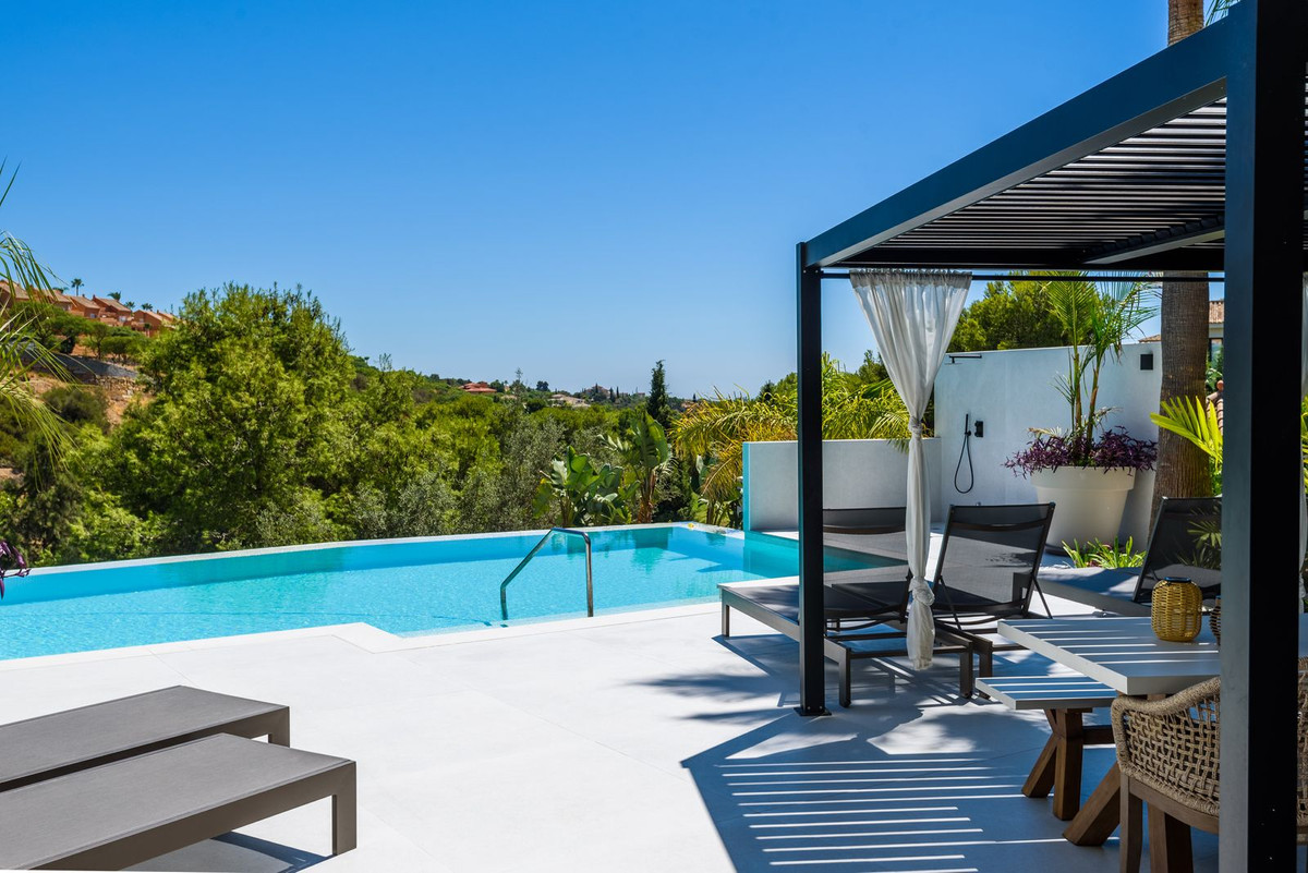 7 bedroom Villa For Sale in Elviria, Málaga - thumb 5