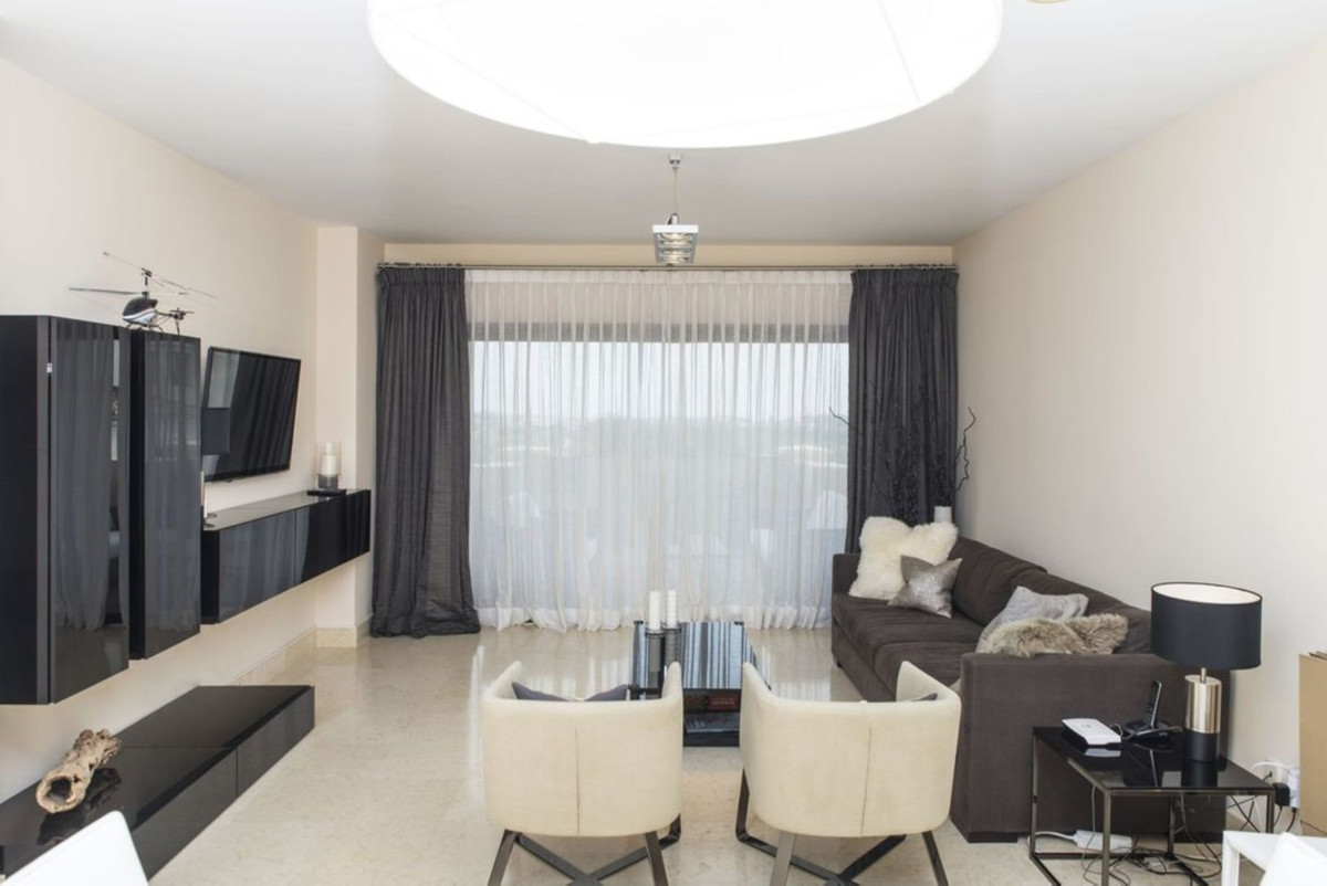 2 bed Property For Sale in Benahavís, Costa del Sol - thumb 4