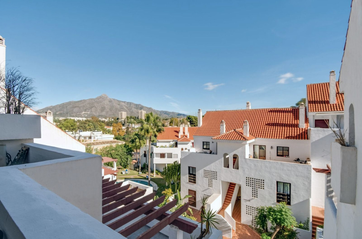  Apartment, Middle Floor  for sale    in Puerto Banús