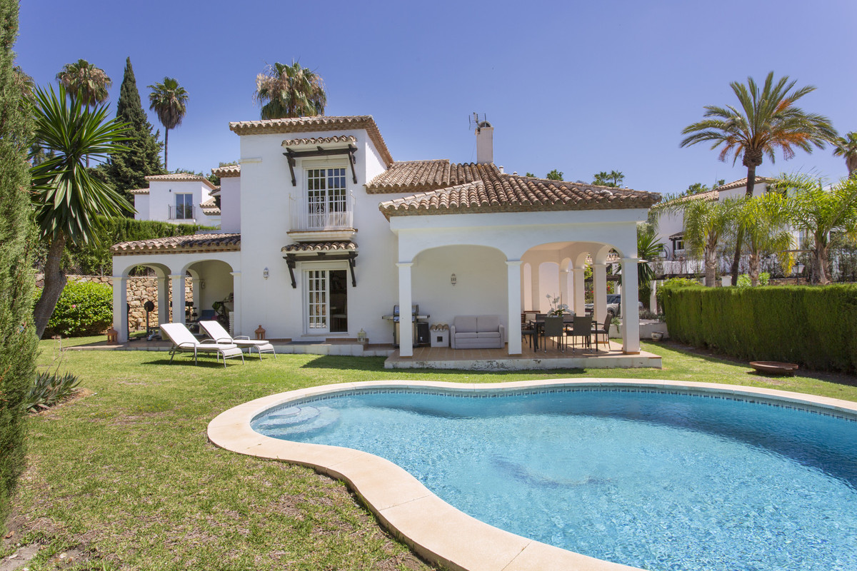 Detached Villa for sale in Nueva Andalucía R4354525