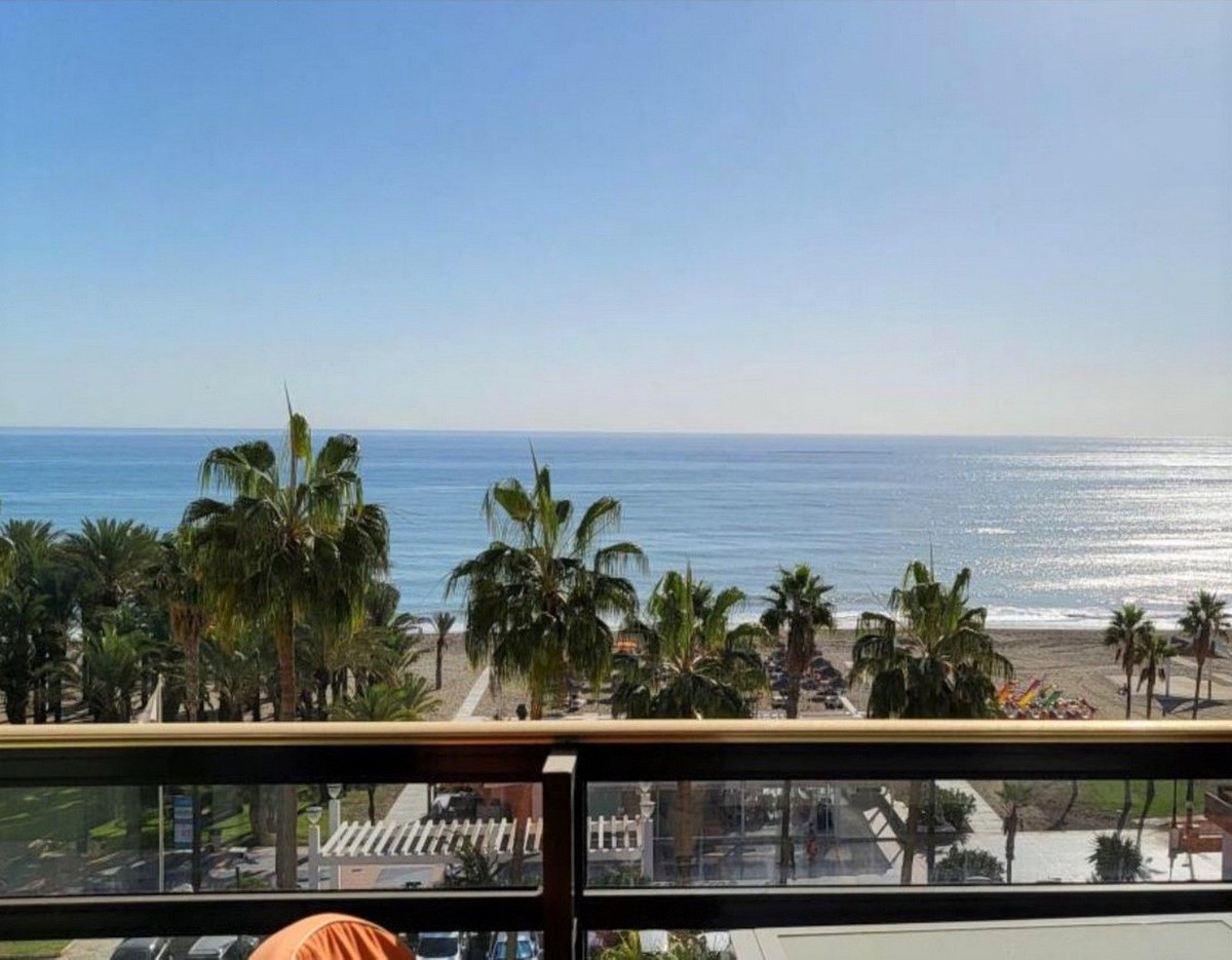 BEACHFRONT APARTMENT IN TORREMOLINOS, IN GREAT LOCATION

This apartment consists of a spacious and b, Spain
