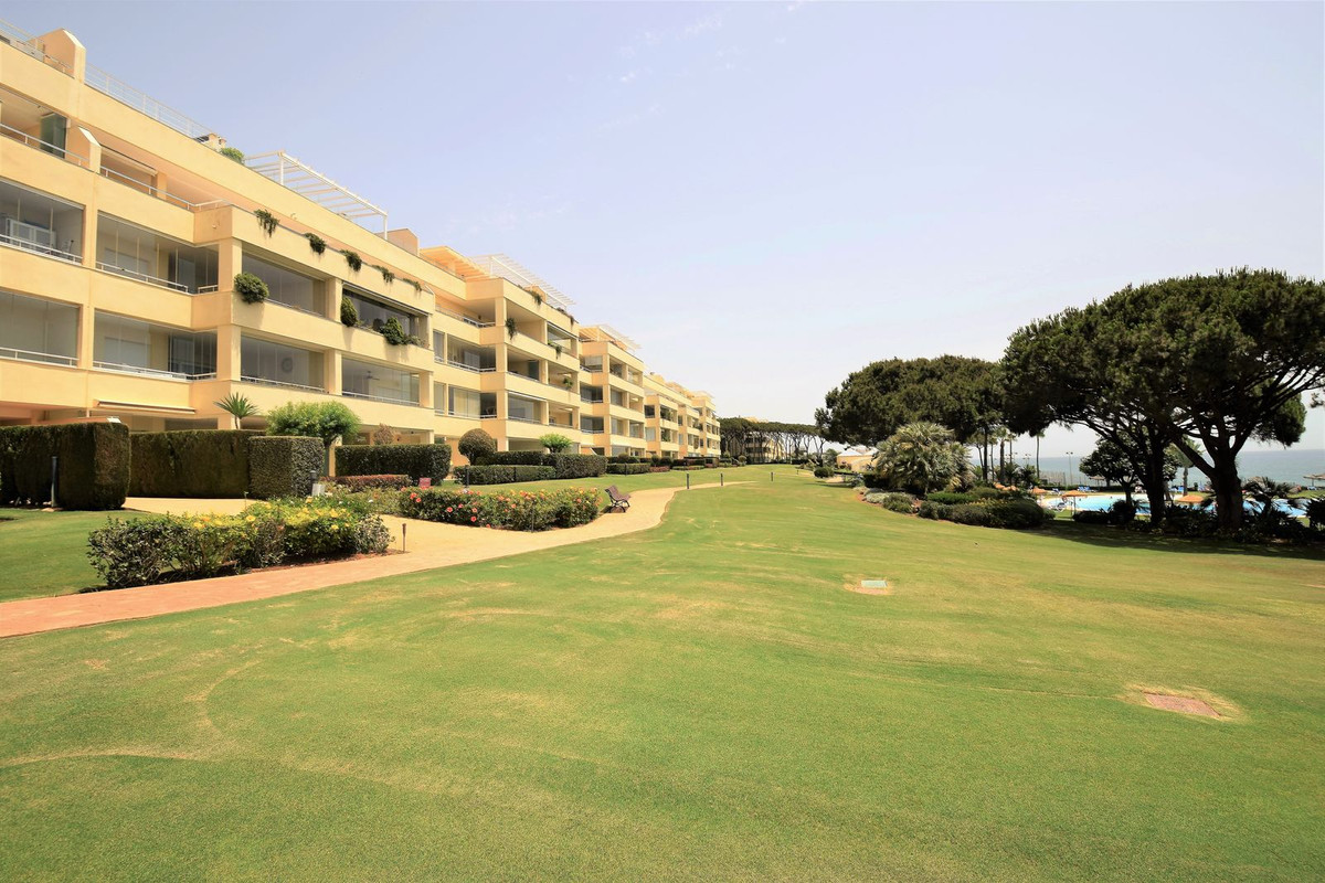 Ground Floor Apartment for sale in Cabopino R4094164